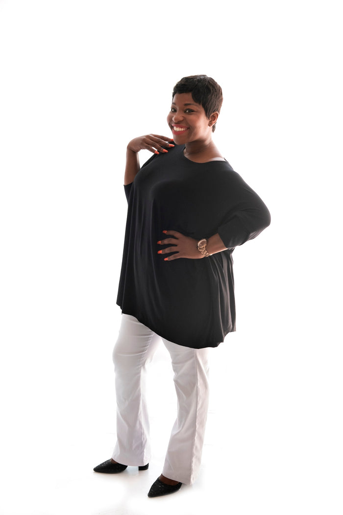 curvy model wearing our white bootleg pants