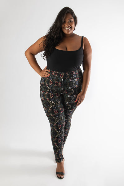 Curvy lady modelling our multifloral branch printed cigar pants